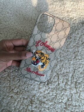 Gucci Beige Tiger Embroidered Phone Case - Beige 14 Pro Max